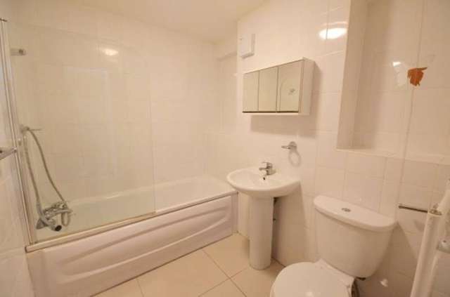  Image of 2 bedroom Flat to rent in Dunfield Road London SE6 at Dunfield Road  Catford, SE6 3RD