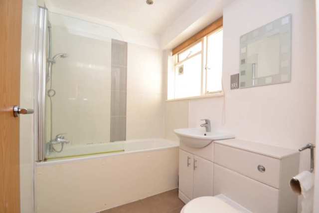  Image of 1 bedroom Flat to rent in Earls Court Road London SW5 at Earls Court Road  London, SW5 9AN