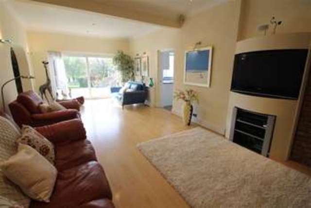  Image of 5 bedroom Property for sale in Earlswood Common Earlswood Solihull B94 at Earlswood Common Solihull Solihull, B94 5SJ
