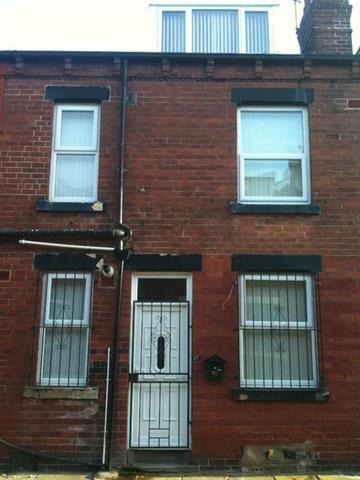  Image of 2 bedroom Terraced house for sale in East Park Mount Leeds LS9 at Harehills, LS9 9JX