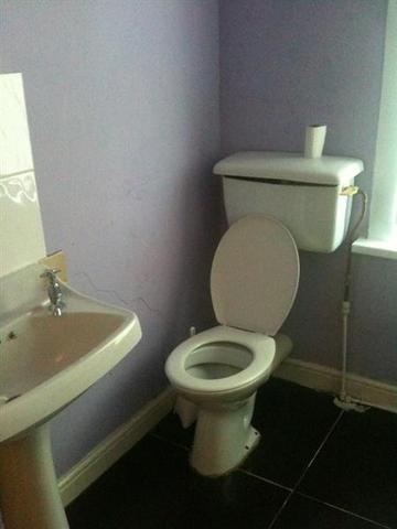  Image of 2 bedroom Terraced house for sale in East Park Mount Leeds LS9 at Harehills, LS9 9JX