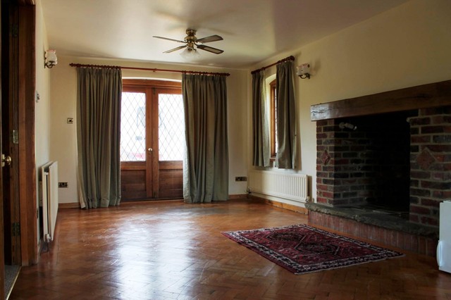  Image of 3 bedroom Detached house to rent in East Street Turners Hill Crawley RH10 at East Street Turners Hill Crawley, RH10 4PZ