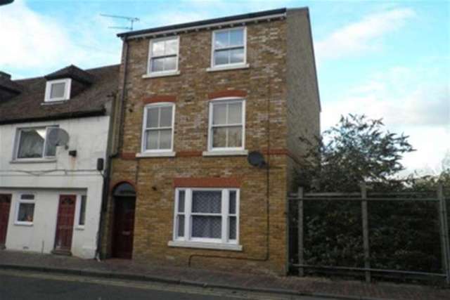  Image of 2 bedroom Flat to rent in East Street Sittingbourne ME10 at Sittingbourne, ME10 4BQ
