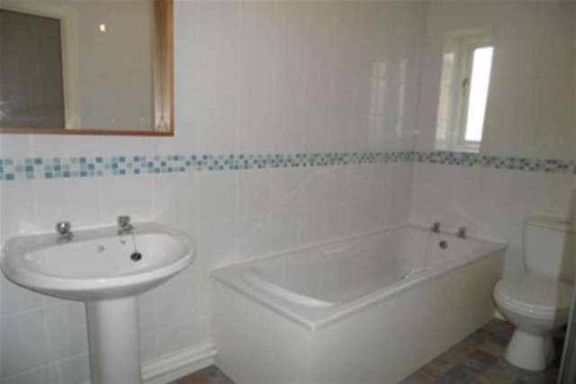  Image of 2 bedroom Flat to rent in East Street Sittingbourne ME10 at Sittingbourne, ME10 4BQ