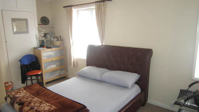  Image of 3 bedroom Terraced house for sale in Eastholme Hayes UB3 at Middlesex  Hayes, UB3 2HZ