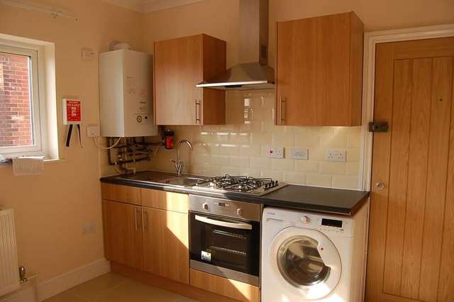  Image of 1 bedroom Detached house to rent in Leigh Road Eastleigh SO50 at Eastleigh, SO50 9DS