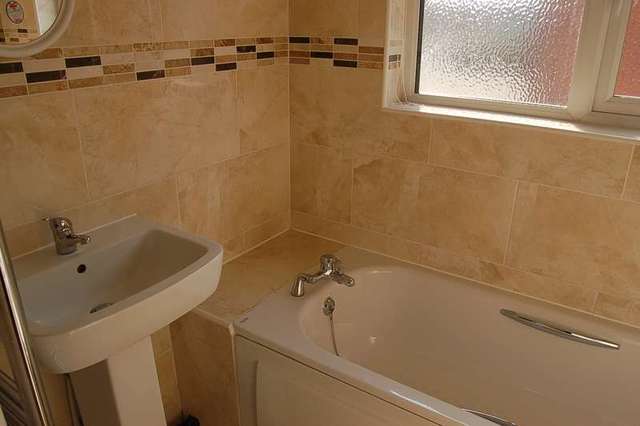  Image of 1 bedroom Detached house to rent in Leigh Road Eastleigh SO50 at Eastleigh, SO50 9DS