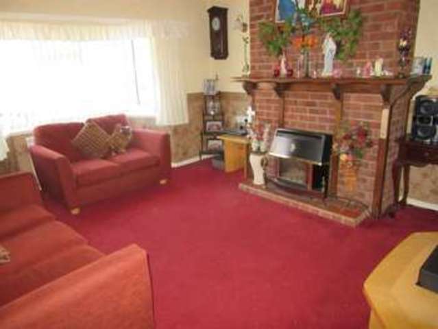  Image of 3 bedroom Property for sale in Elizabeth Close Hucknall Nottingham NG15 at Elizabeth Close Nottingham Nottingham, NG15 6HG