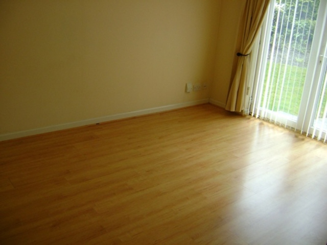  Image of 2 bedroom Flat to rent in Ellon Way Paisley PA3 at Paisley Renfrewshire Renfrewshire, PA3 4BQ