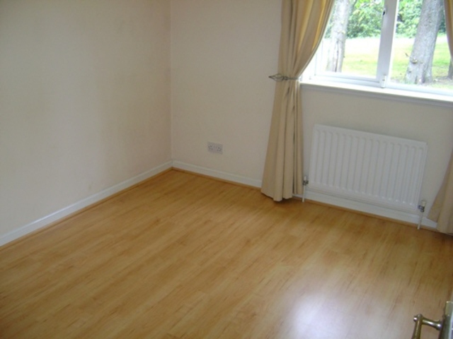  Image of 2 bedroom Flat to rent in Ellon Way Paisley PA3 at Paisley Renfrewshire Renfrewshire, PA3 4BQ