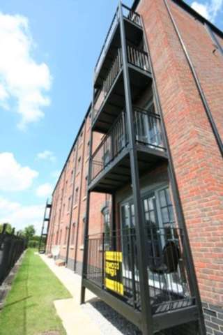  Image of 2 bedroom Apartment to rent in Elphins Drive Warrington WA4 at Elphins Drive, Wilderspool Park  Warrington, WA4 6DU