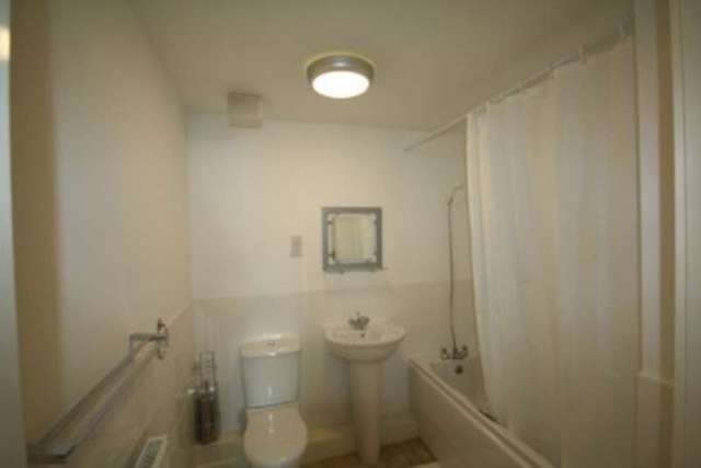  Image of 2 bedroom Apartment to rent in Elphins Drive Warrington WA4 at Elphins Drive, Wilderspool Park  Warrington, WA4 6DU