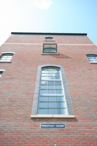  Image of 2 bedroom Apartment to rent in Elphins Drive Warrington WA4 at Elphins Drive, Wilderspool Park  Warrington, WA4 6DU