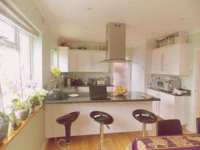  Image of 4 bedroom Semi-Detached house to rent in Epsom Close Northolt UB5 at Epsom Close  Northolt, UB5 4BH