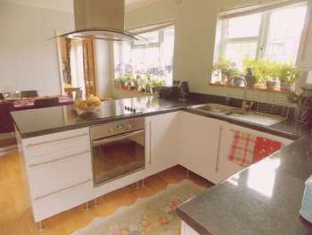  Image of 4 bedroom Semi-Detached house to rent in Epsom Close Northolt UB5 at Epsom Close  Northolt, UB5 4BH