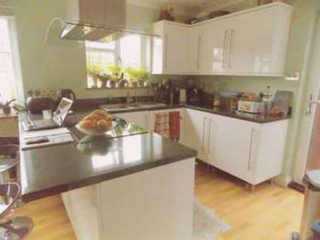  Image of 4 bedroom Semi-Detached house to rent in Epsom Close Northolt UB5 at Epsom Close  Northolt, UB5 4BH