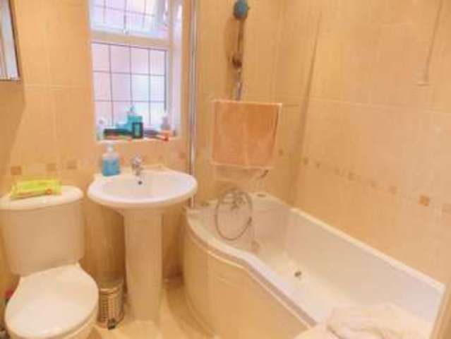  Image of 4 bedroom Semi-Detached house to rent in Epsom Close Northolt UB5 at Epsom Close  Northolt, UB5 4BH