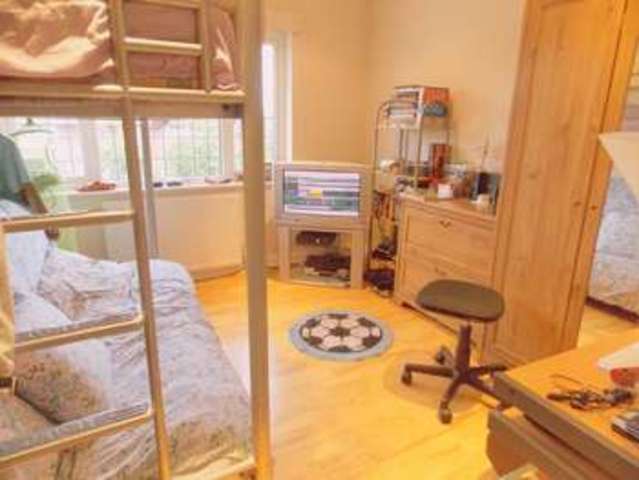  Image of 4 bedroom Semi-Detached house to rent in Epsom Close Northolt UB5 at Epsom Close  Northolt, UB5 4BH