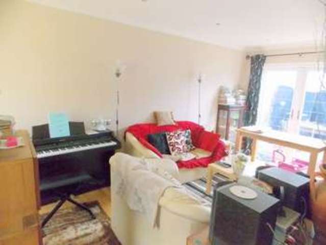  Image of 4 bedroom Semi-Detached house to rent in Epsom Close Northolt UB5 at Epsom Close  Northolt, UB5 4BH