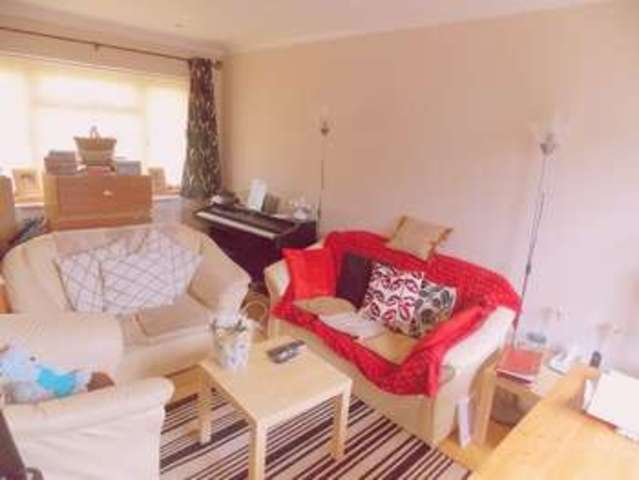  Image of 4 bedroom Semi-Detached house to rent in Epsom Close Northolt UB5 at Epsom Close  Northolt, UB5 4BH