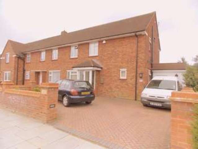  Image of 4 bedroom Semi-Detached house to rent in Epsom Close Northolt UB5 at Epsom Close  Northolt, UB5 4BH