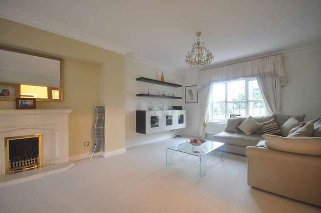 Image of 5 bedroom Detached house to rent in Ermyn Way Leatherhead KT22 at Ermyn Way  Leatherhead, KT22 8TW