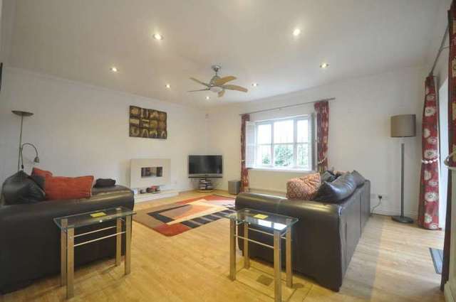  Image of 5 bedroom Detached house to rent in Ermyn Way Leatherhead KT22 at Ermyn Way  Leatherhead, KT22 8TW