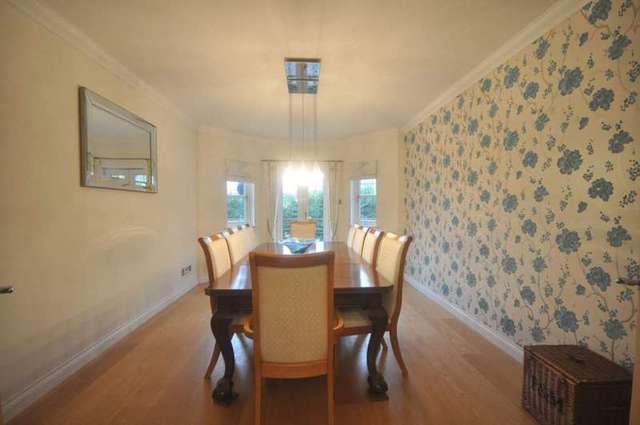  Image of 5 bedroom Detached house to rent in Ermyn Way Leatherhead KT22 at Ermyn Way  Leatherhead, KT22 8TW