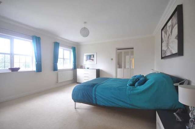  Image of 5 bedroom Detached house to rent in Ermyn Way Leatherhead KT22 at Ermyn Way  Leatherhead, KT22 8TW