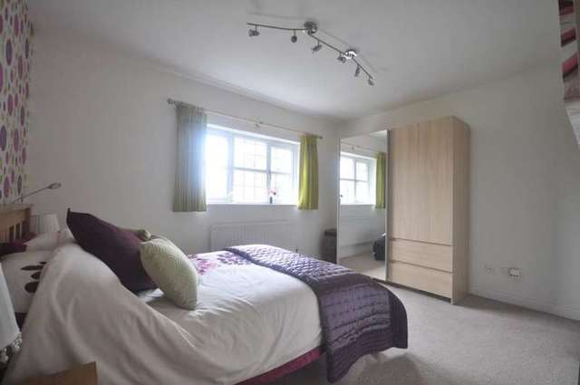  Image of 5 bedroom Detached house to rent in Ermyn Way Leatherhead KT22 at Ermyn Way  Leatherhead, KT22 8TW