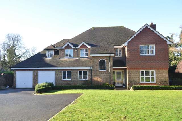  Image of 5 bedroom Detached house to rent in Ermyn Way Leatherhead KT22 at Ermyn Way  Leatherhead, KT22 8TW