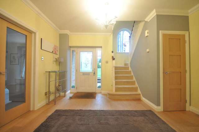  Image of 5 bedroom Detached house to rent in Ermyn Way Leatherhead KT22 at Ermyn Way  Leatherhead, KT22 8TW