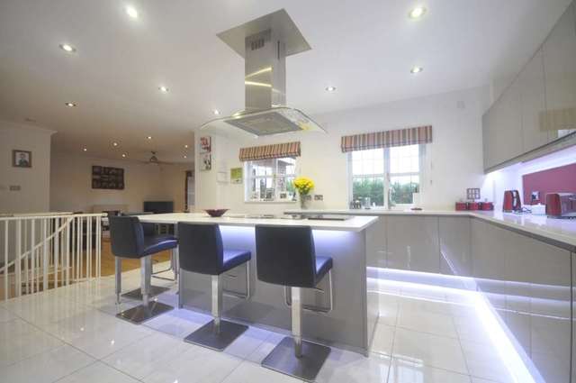  Image of 5 bedroom Detached house to rent in Ermyn Way Leatherhead KT22 at Ermyn Way  Leatherhead, KT22 8TW