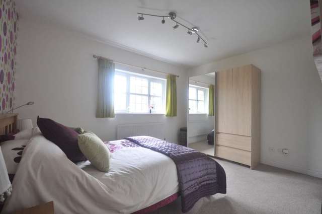  Image of 5 bedroom Detached house to rent in Ermyn Way Leatherhead KT22 at Ermyn Way  Leatherhead, KT22 8TW
