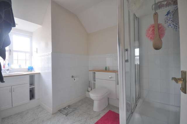  Image of 5 bedroom Detached house to rent in Ermyn Way Leatherhead KT22 at Ermyn Way  Leatherhead, KT22 8TW