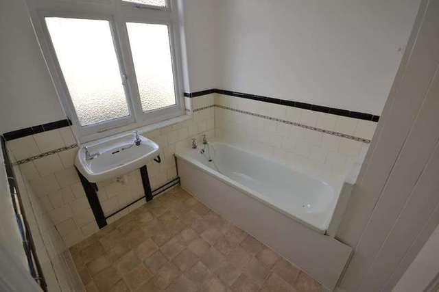  Image of 3 bedroom Detached house for sale in Essenden Road St. Leonards-on-Sea TN38 at St Leonards On Sea, TN38 0NN