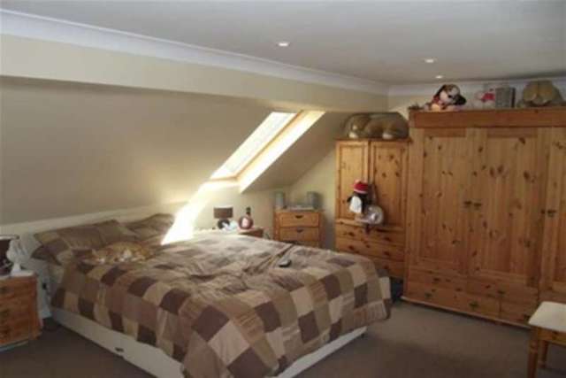  Image of 4 bedroom Detached house to rent in Exeter Road Topsham Exeter EX3 at Exeter, EX3 0LX