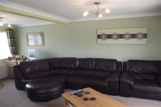  Image of 4 bedroom Detached house to rent in Exeter Road Topsham Exeter EX3 at Exeter, EX3 0LX