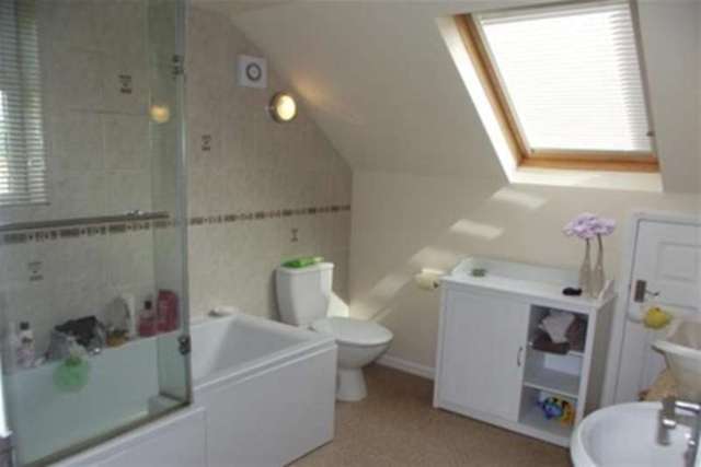  Image of 4 bedroom Detached house to rent in Exeter Road Topsham Exeter EX3 at Exeter, EX3 0LX