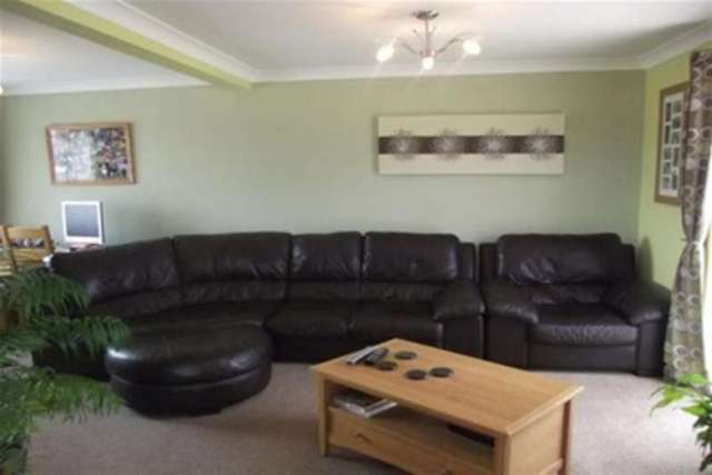  Image of 4 bedroom Detached house to rent in Exeter Road Topsham Exeter EX3 at Exeter, EX3 0LX