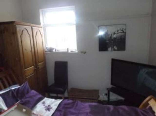  Image of 4 bedroom Terraced house for sale in Pinhoe Road Exeter EX4 at Exeter Devon Exwick, EX4 7HJ