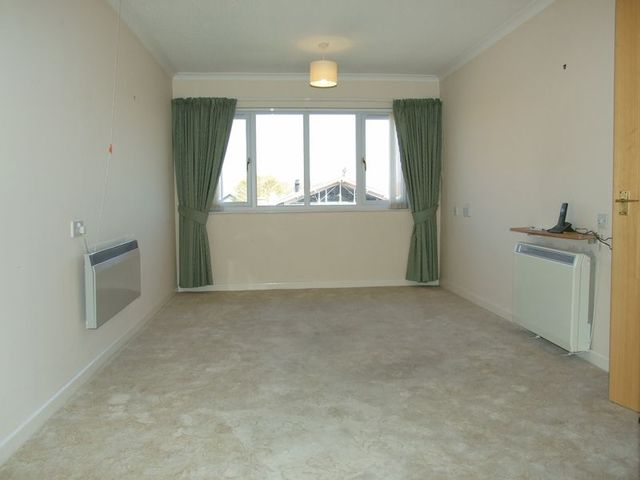  Image of 1 bedroom Retirement Property for sale in Fairacres Road Didcot OX11 at Fairacres Road Didcot Didcot, OX11 8QZ