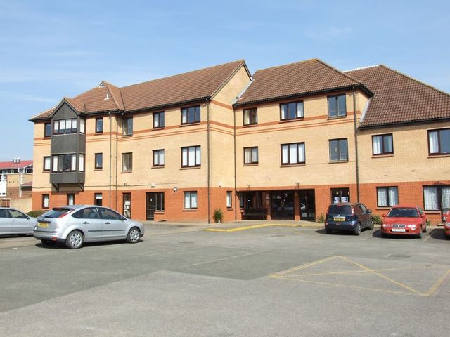  Image of 1 bedroom Retirement Property for sale in Fairacres Road Didcot OX11 at Fairacres Road Didcot Didcot, OX11 8QZ