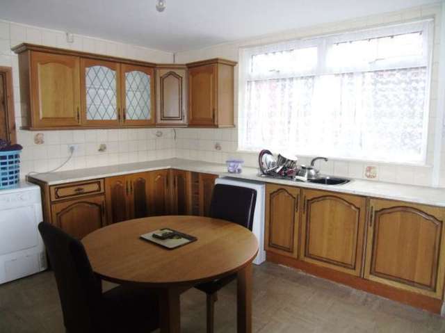  Image of 2 bedroom Terraced house to rent in Fairford Terrace Leeds LS11 at Beeston Leeds West Yorkshire, LS11 5EN