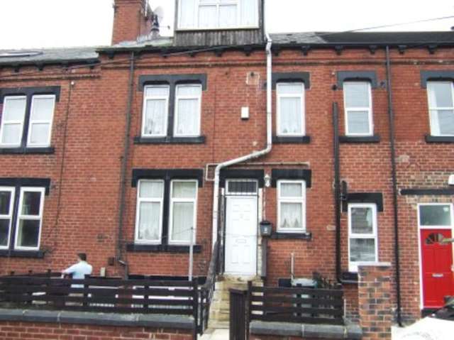  Image of 2 bedroom Terraced house to rent in Fairford Terrace Leeds LS11 at Beeston Leeds West Yorkshire, LS11 5EN