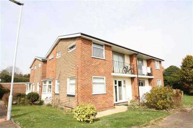  Image of 1 bedroom Flat for sale in Fairlawn Drive Broadwater Worthing BN14 at Broadwater, BN14 8AX