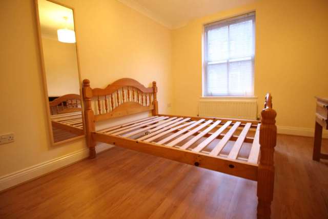  Image of 2 bedroom Apartment to rent in Falmouth Road London SE1 at Bentham House Falmouth Road London, SE1 4JY