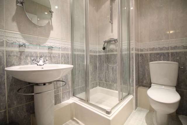  Image of 2 bedroom Apartment to rent in Falmouth Road London SE1 at Bentham House Falmouth Road London, SE1 4JY