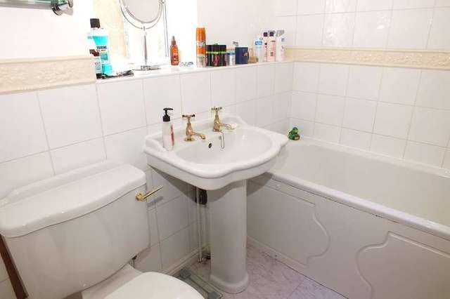  Image of 3 bedroom Semi-Detached house for sale in Berners Way Faringdon SN7 at Faringdon Oxfordshire, SN7 7NR