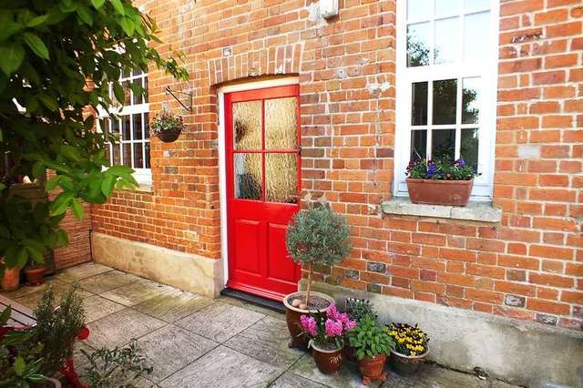  Image of 1 bedroom Ground Flat for sale in White Hart Walk Faringdon SN7 at Faringdon Faringdon, SN7 7JR